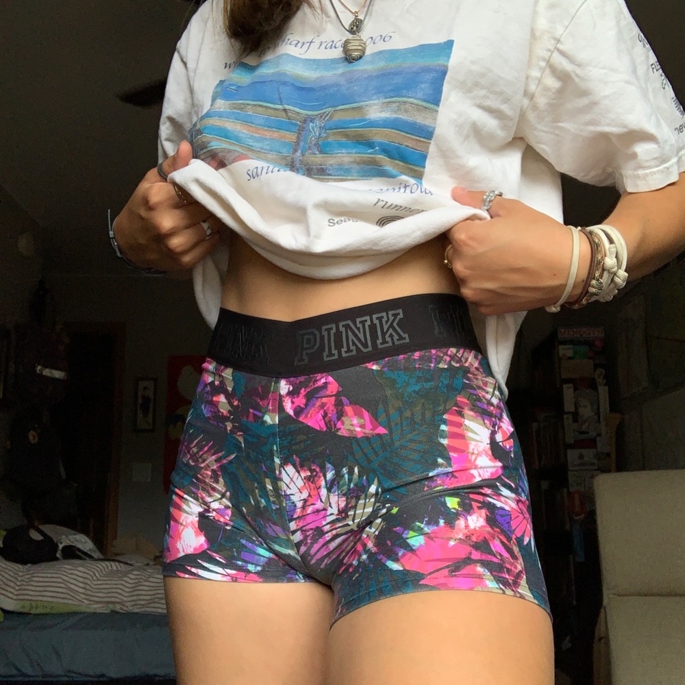 Patterned vs pink spandex